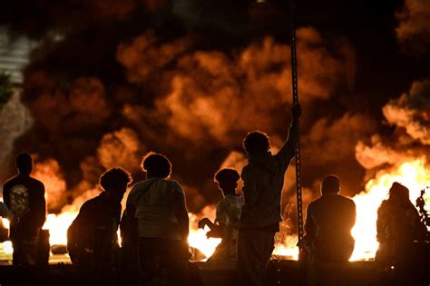 La Conjuração Mineira: Une Émeute Populaire Contre l'Autorité Portugaise et la Domination Économique.